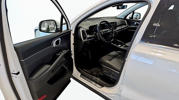 Kia Sorento 8 of 12