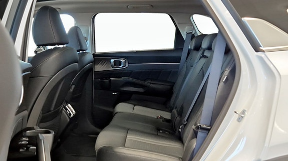 Kia Sorento 6 of 12