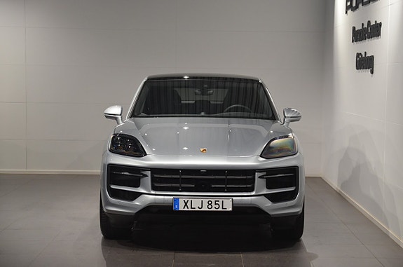 Porsche Cayenne 3 of 5