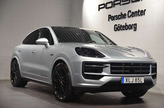 Porsche Cayenne 2 of 5