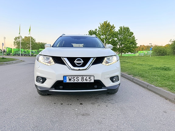 Nissan X-Trail 2 of 8
