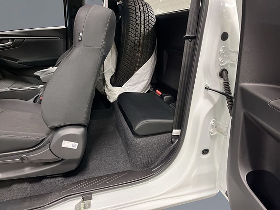 Isuzu D-max 6 of 9