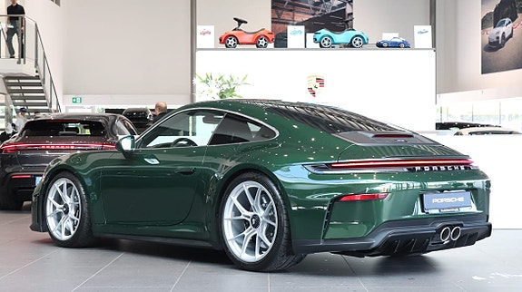 Porsche 911 GT3 2 of 5