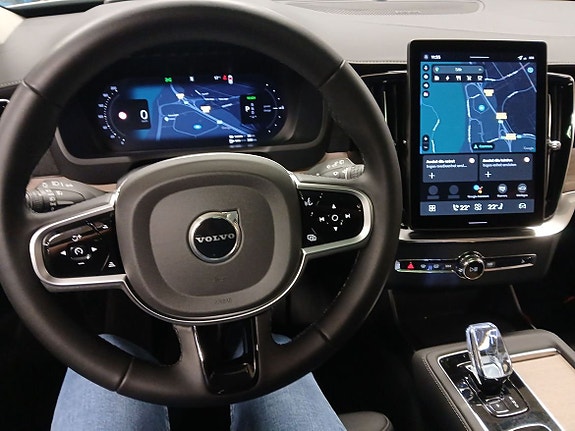 Volvo XC90 10 of 14