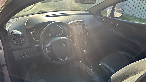 Renault Clio 3 of 3