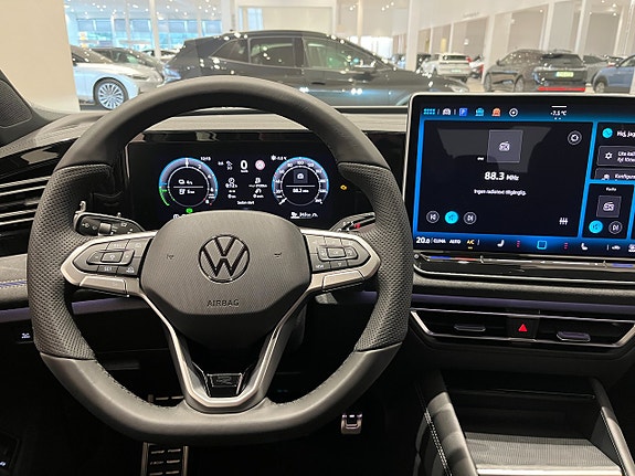 Volkswagen Tiguan 16 of 25