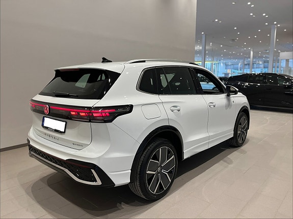 Volkswagen Tiguan 6 of 25