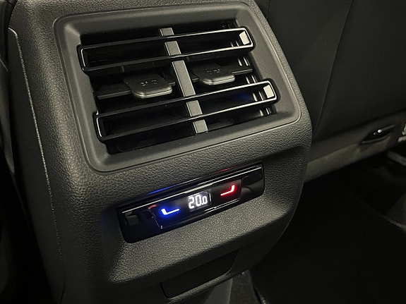Volkswagen Tiguan 12 of 25
