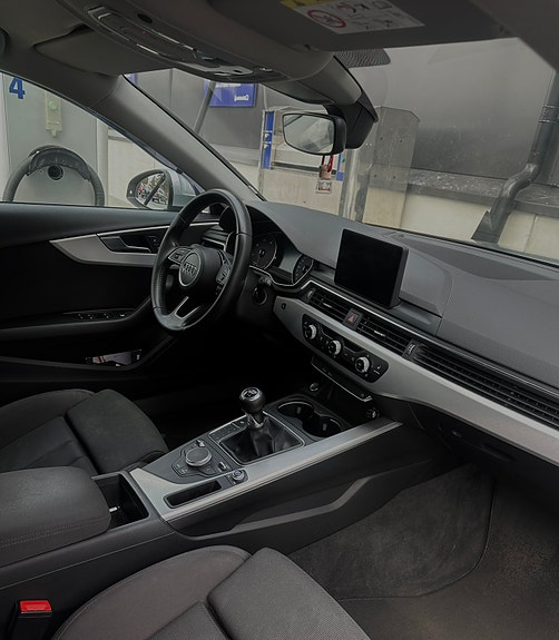 Audi A4 4 of 5