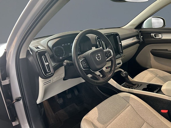 Volvo XC40 5 of 5