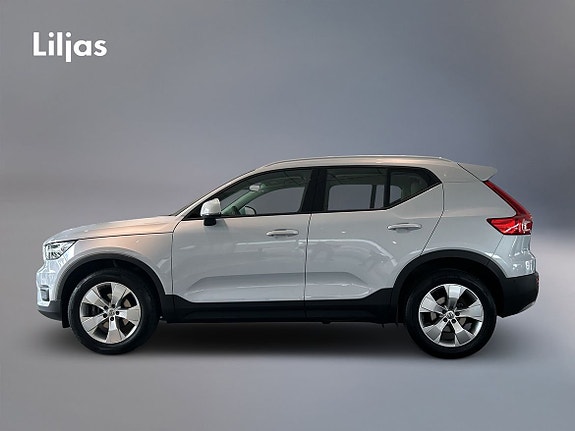Volvo XC40 3 of 5