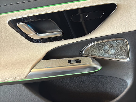 Mercedes-Benz E400 e 16 of 22