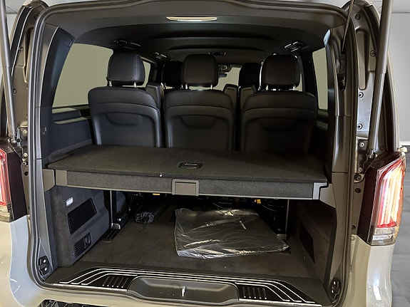 Mercedes-Benz V300 16 of 16