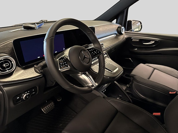 Mercedes-Benz V300 9 of 16