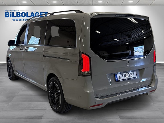 Mercedes-Benz V300 5 of 5