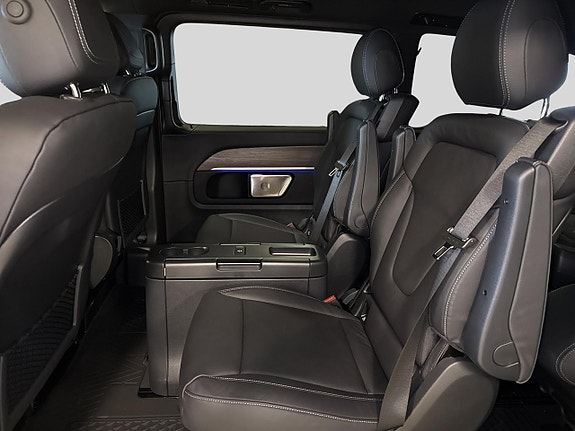 Mercedes-Benz V300 13 of 16