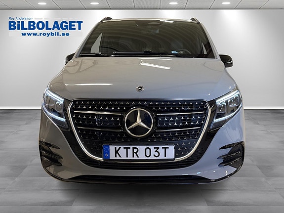 Mercedes-Benz V300 2 of 5