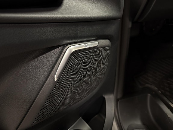 Mercedes-Benz V300 15 of 16
