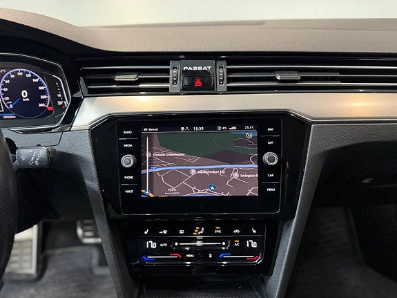 Volkswagen Passat Alltrack 14 of 19