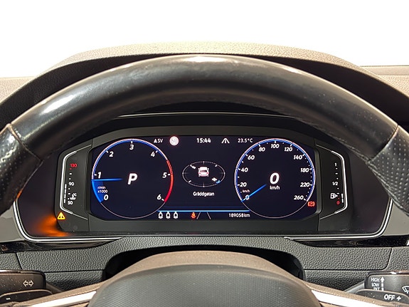 Volkswagen Passat Alltrack 17 of 19