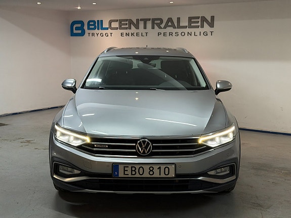 Volkswagen Passat Alltrack 2 of 5