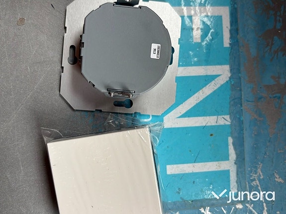 Product image 33 of 50