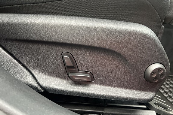 Mercedes-Benz E220 30 of 30