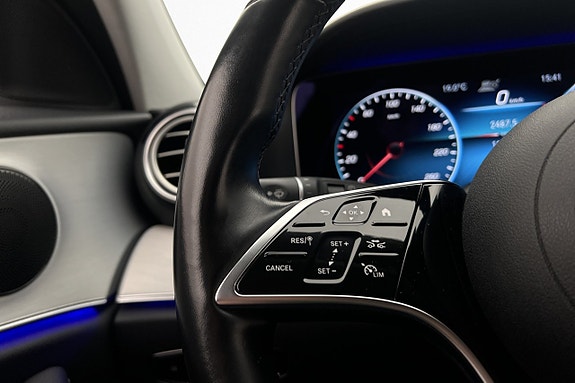 Mercedes-Benz E220 13 of 30