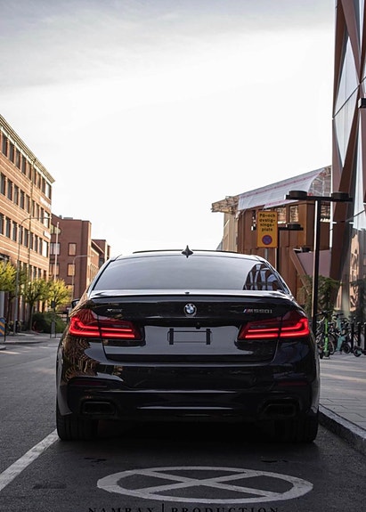 BMW 550i 3 of 4