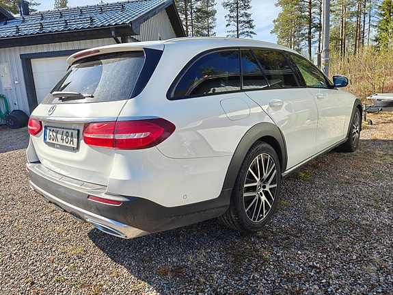 Mercedes-Benz E220 d 4 of 5