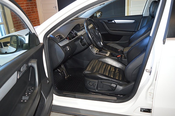 Volkswagen Passat Alltrack 18 of 23