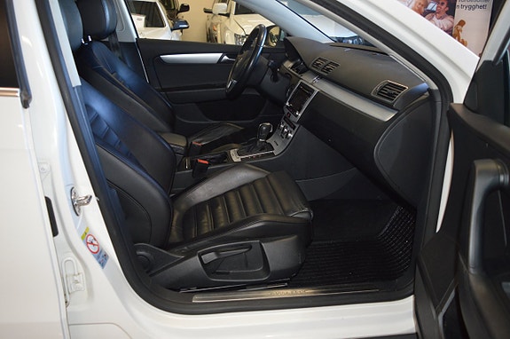 Volkswagen Passat Alltrack 19 of 23