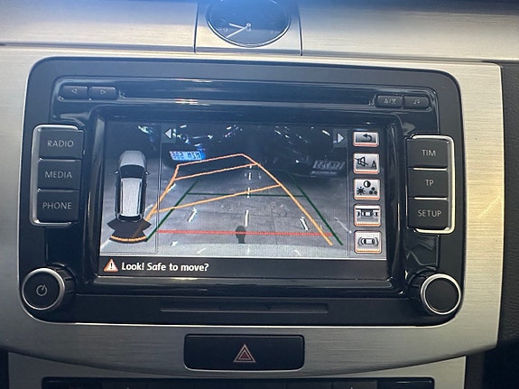 Volkswagen Passat Alltrack 11 of 23