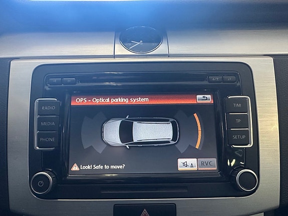 Volkswagen Passat Alltrack 13 of 23