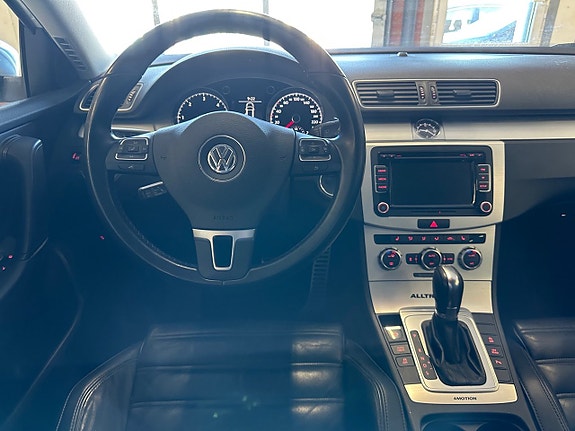Volkswagen Passat Alltrack 9 of 23