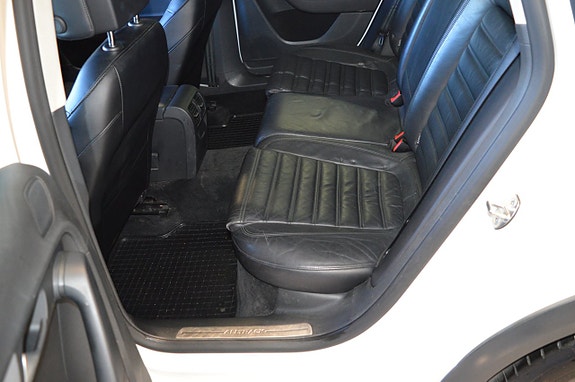 Volkswagen Passat Alltrack 21 of 23