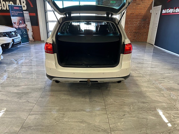 Volkswagen Passat Alltrack 17 of 23