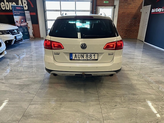 Volkswagen Passat Alltrack 16 of 23