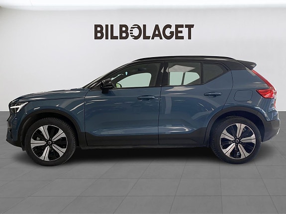 Volvo XC40 2 of 5