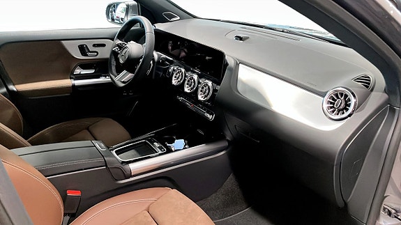 Mercedes-Benz GLA250 e 3 of 9
