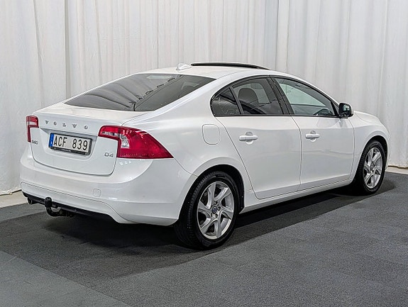Volvo S60 4 of 5