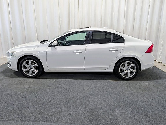 Volvo S60 2 of 5