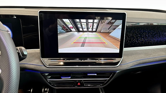 Volkswagen Passat 10 of 15