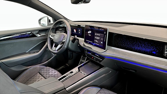 Volkswagen Passat 12 of 15