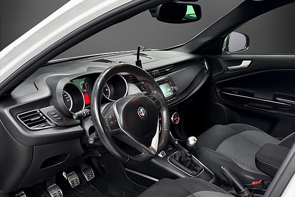 Alfa Romeo Giulietta 9 of 18