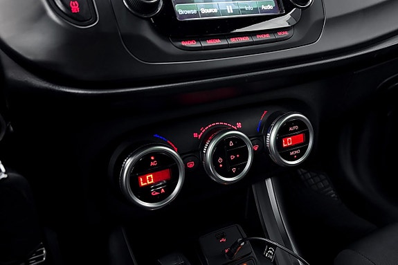 Alfa Romeo Giulietta 16 of 18