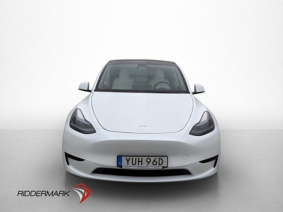 Tesla Model Y 3 of 5