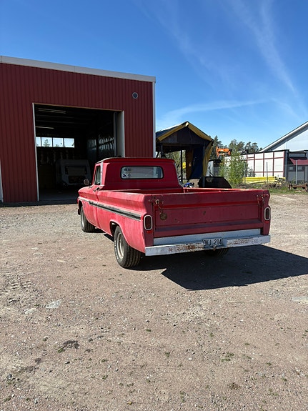 Chevrolet Regular Cab 2 of 7