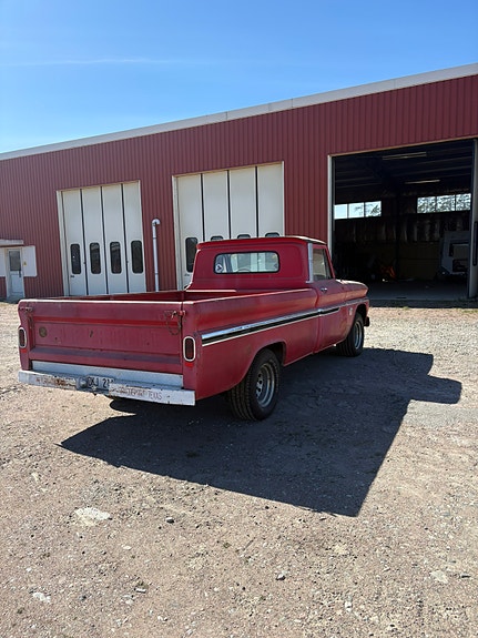 Chevrolet Regular Cab 3 of 7