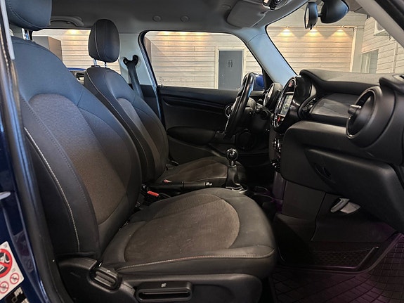 MINI Cooper 10 of 14